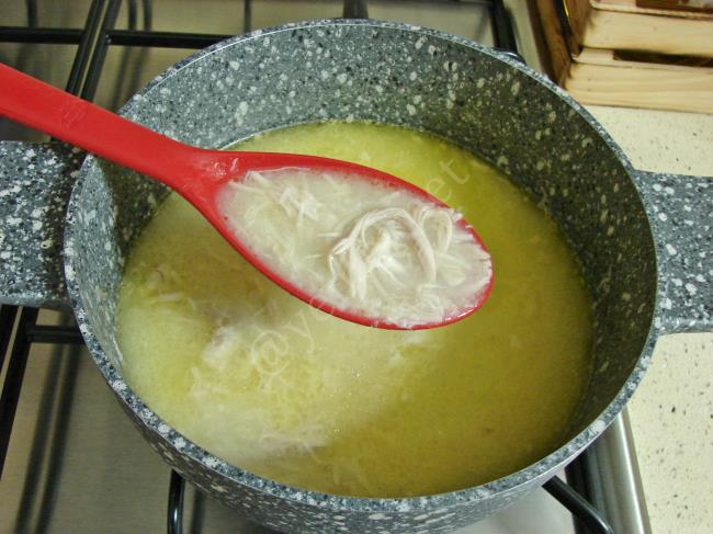 Şehriyeli Tavuk Çorbası - Yapılışı (9/12) 