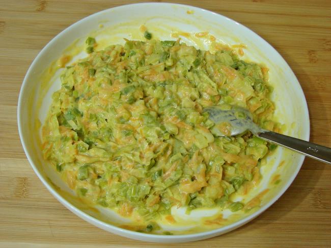 Unsuz Pırasa Böreği - Yapılışı (10/16) 