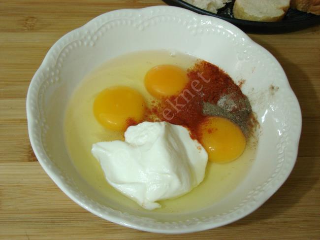 Yumurtalı Ekmek Böreği - Yapılışı (3/12) 