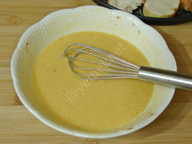 Yumurtalı Ekmek Böreği - Yapılışı (4/12) 