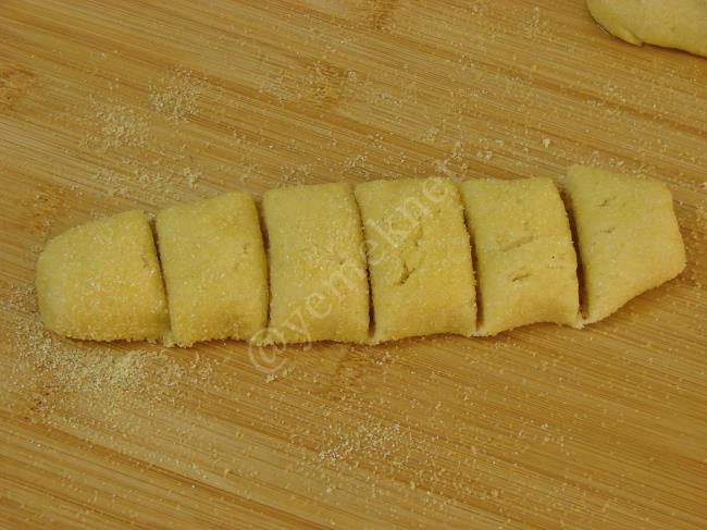 Kesme İrmik Tatlısı - Yapılışı (10/16) 