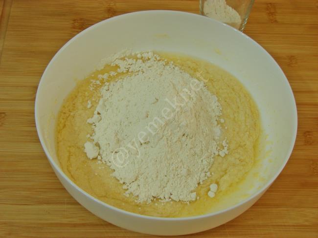 Kesme İrmik Tatlısı - Yapılışı (6/16) 