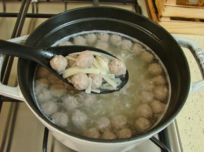 Köfteli Erişte Çorbası - Yapılışı (7/16) 