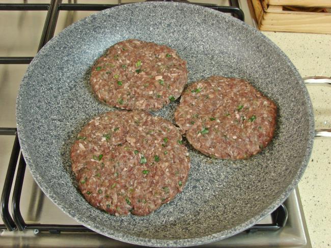 Mantar Soslu Köfte - Yapılışı (6/20) 