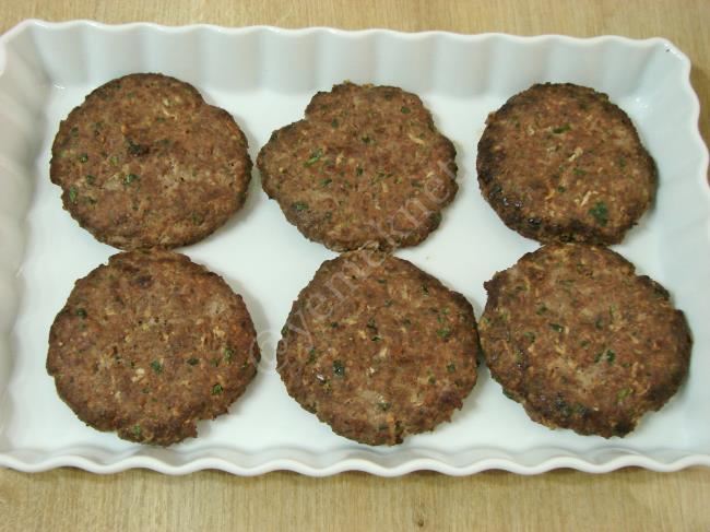 Mantar Soslu Köfte - Yapılışı (8/20) 