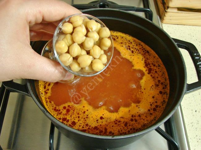 Nohutlu Şehriye Çorbası - Yapılışı (4/8) 