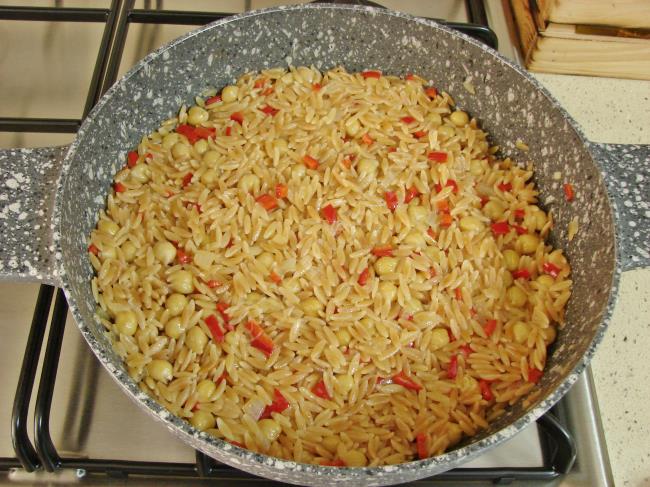 Nohutlu Şehriye Pilavı - Yapılışı (9/12) 