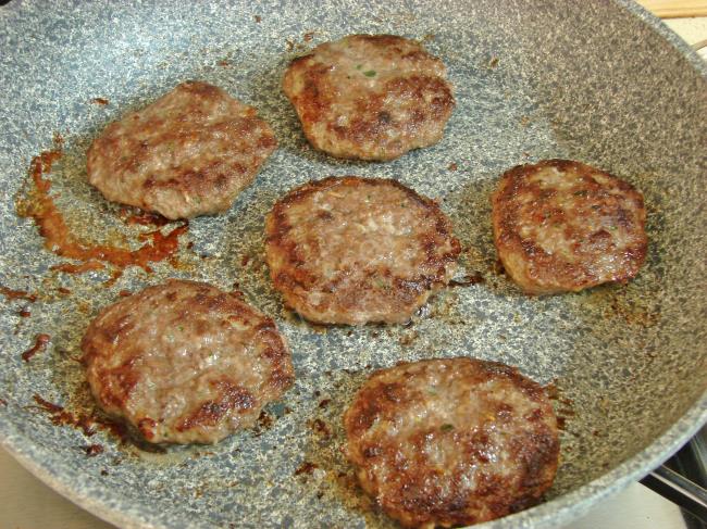 Tavada Domates Soslu Köfte - Yapılışı (9/16) 