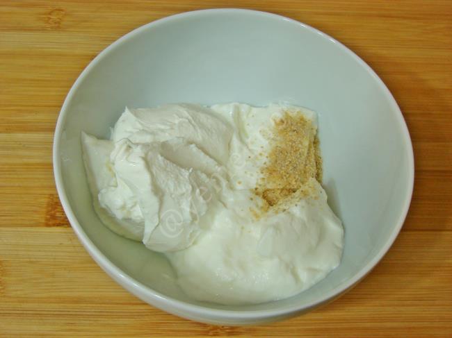 Yoğurtlu Kırmızı Biber Salatası - Yapılışı (6/12) 