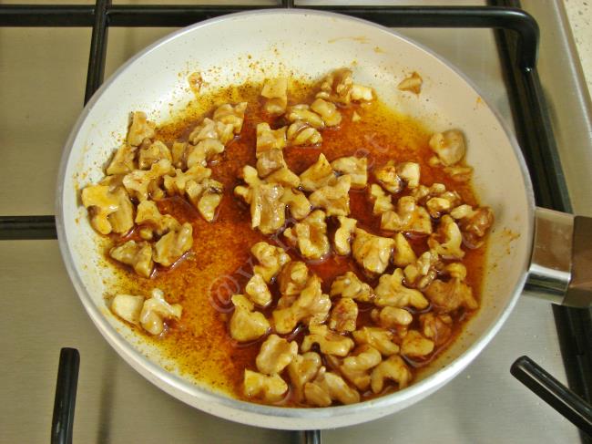 Yoğurtlu Kırmızı Biber Salatası - Yapılışı (9/12) 