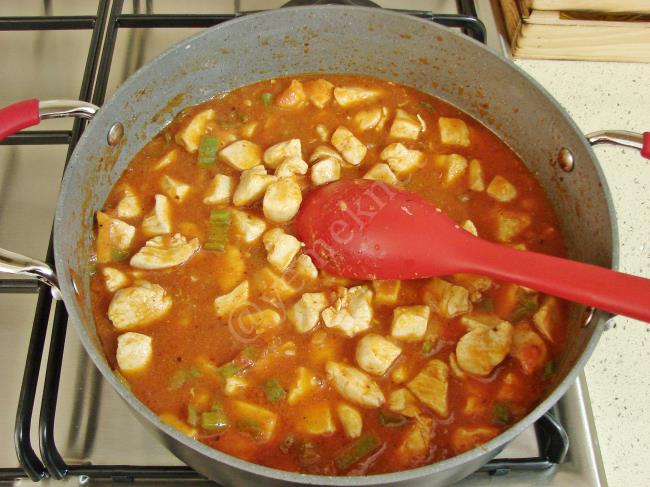 Lokanta Usulü Tavuk Sote - Yapılışı (8/12) 