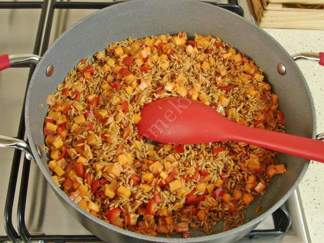 Mor Lahanalı Şehriye Salatası - Yapılışı (6/16) 