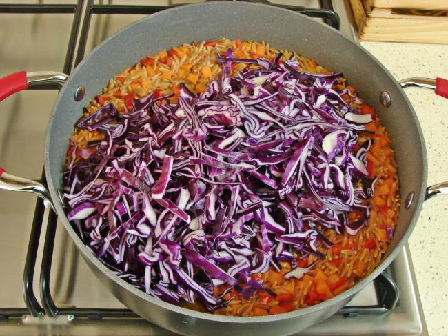 Mor Lahanalı Şehriye Salatası - Yapılışı (9/16) 