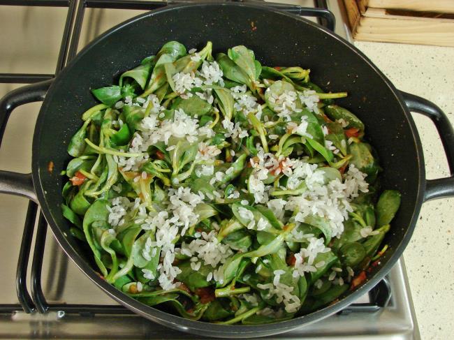 Pirinçli Semizotu Yemeği - Yapılışı (7/12) 