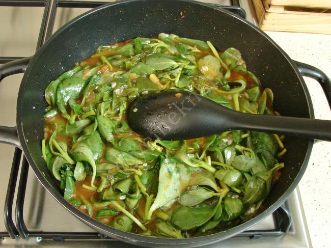 Pirinçli Semizotu Yemeği - Yapılışı (8/12) 