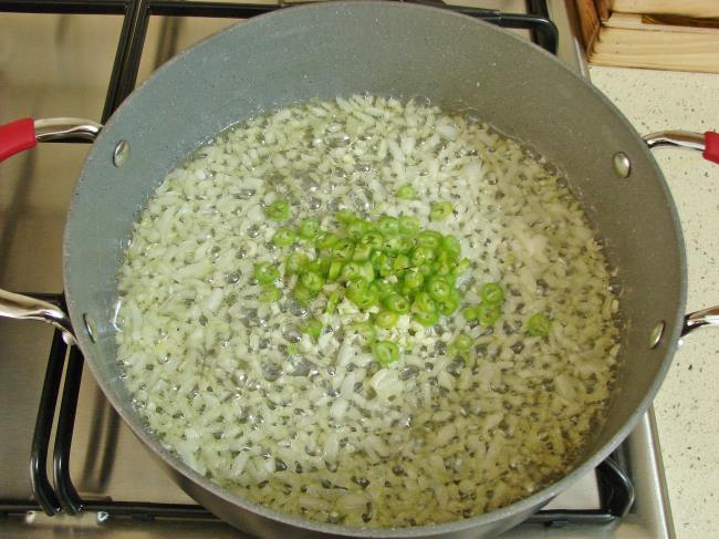 Salçalı Domatesli Makarna - Yapılışı (4/12) 