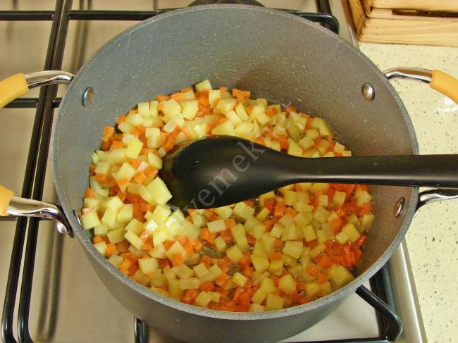 Sütlü Sebze Çorbası - Yapılışı (4/12) 