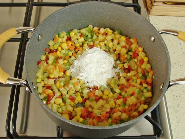 Sütlü Sebze Çorbası - Yapılışı (7/12) 