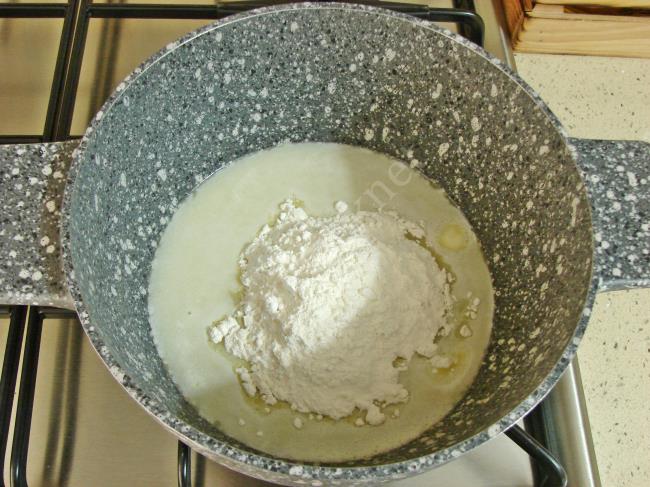 Sütlü Un Çorbası - Yapılışı (3/12) 