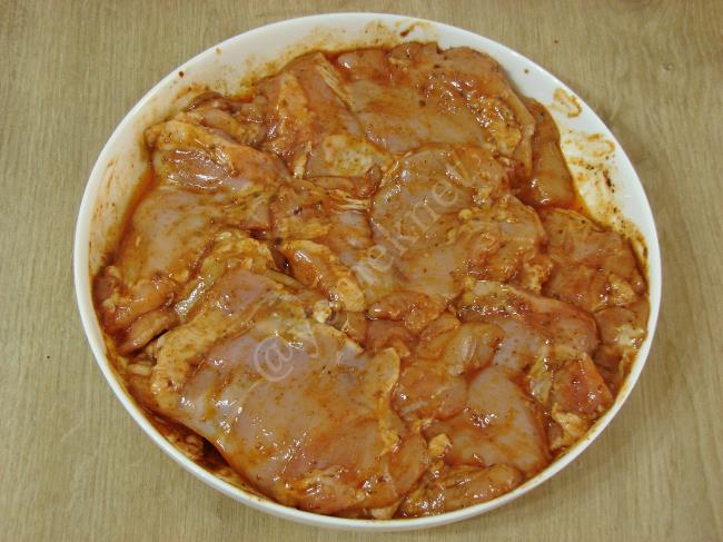 Tencerede Soslu Tavuk - Yapılışı (6/12) 