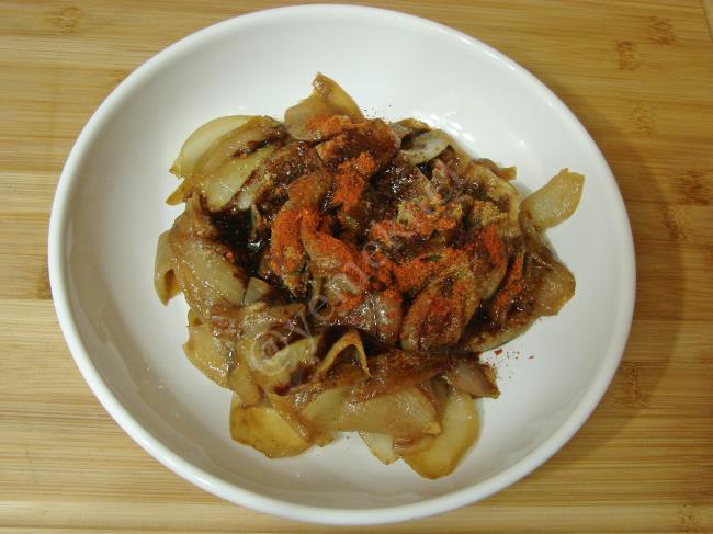 Yoğurtlu Karamelize Soğan Mezesi - Yapılışı (8/12) 