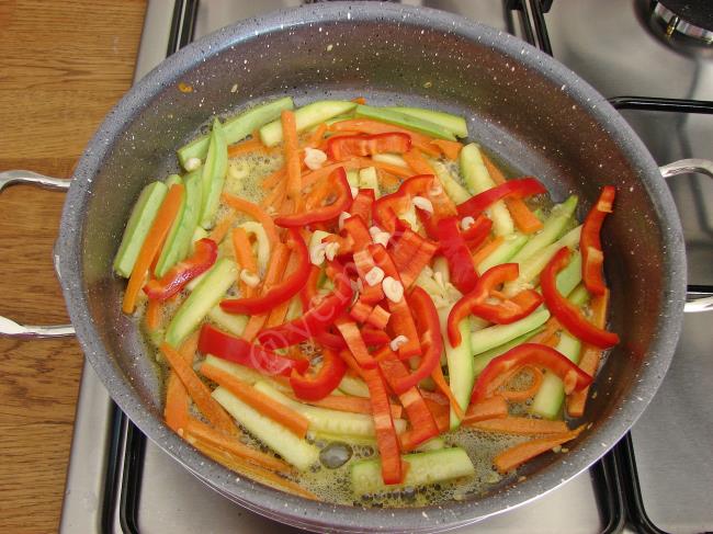 Cevizli Makarna Salatası - Yapılışı (5/16) 