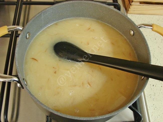 Karamelize Soğanlı Çorba - Yapılışı (7/12) 