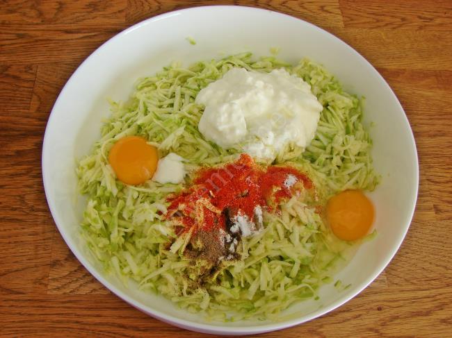 Mısır Unlu Kabaklı Kek - Yapılışı (3/12) 