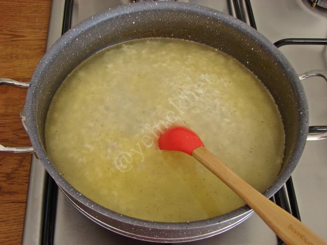 Sarımsaklı Pilav - Yapılışı (6/12) 