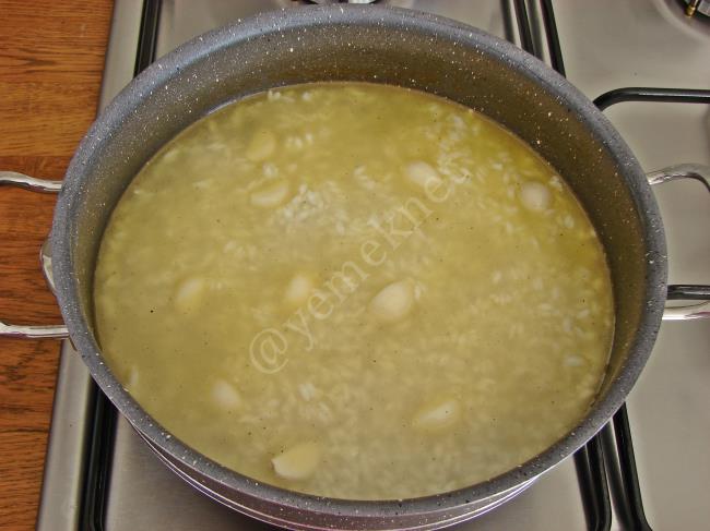 Sarımsaklı Pilav - Yapılışı (8/12) 