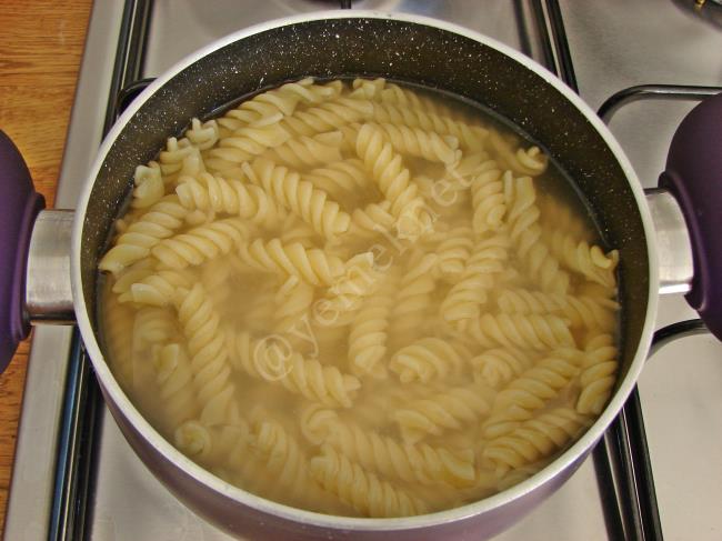 Semizotlu Makarna Salatası - Yapılışı (3/12) 