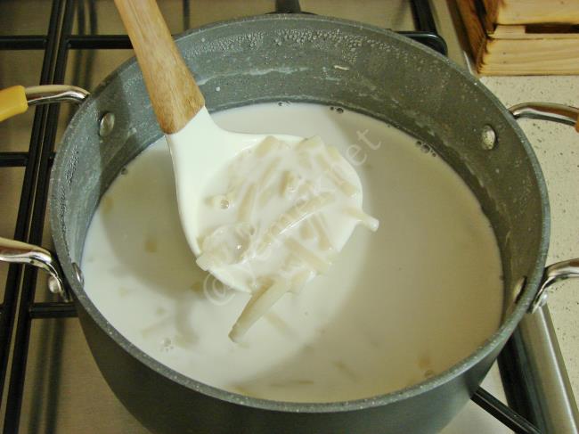 Sütlü Erişte Çorbası - Yapılışı (5/12) 