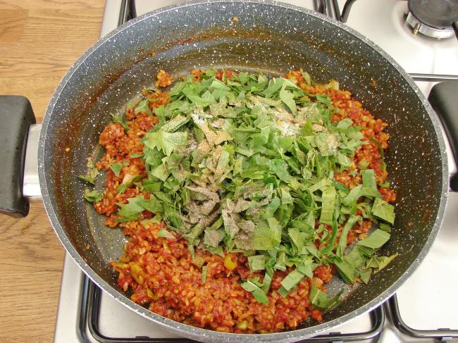 Asma Yapraklı Bulgur Pilavı - Yapılışı (7/12) 