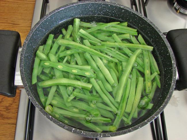 Fasulye Salatası - Yapılışı (3/8) 