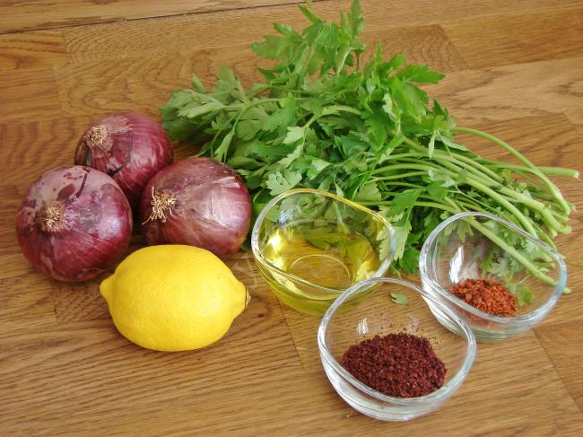 Kırmızı Soğan Salatası - Yapılışı (1/8) 