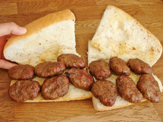 Köfte Ekmek - Yapılışı (17/20) 