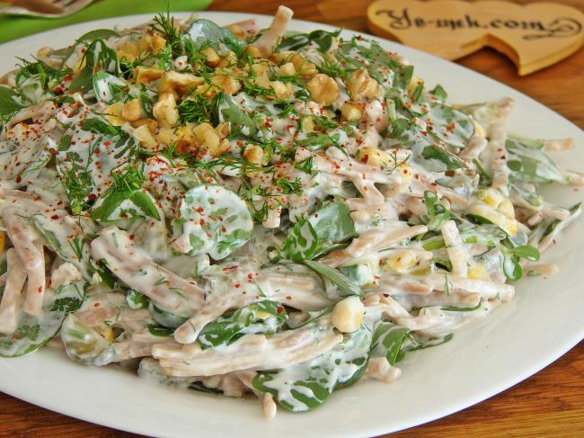 Yedikçe Yedirten Enfes Bir Salata : Semizotlu Erişte Salatası