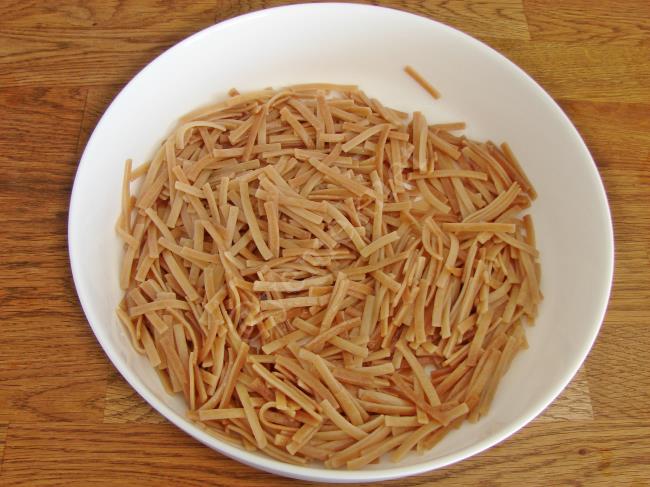 Semizotlu Erişte Salatası - Yapılışı (6/12) 