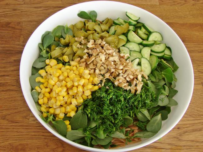 Semizotlu Erişte Salatası - Yapılışı (8/12) 