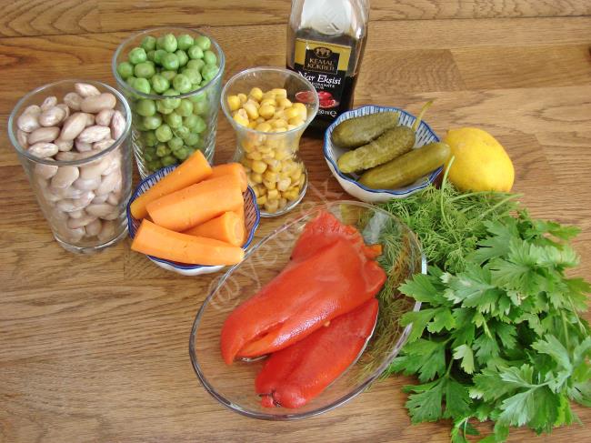 Bezelyeli Barbunya Salatası - Yapılışı (1/8) 