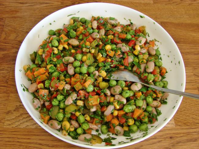 Bezelyeli Barbunya Salatası - Yapılışı (6/8) 