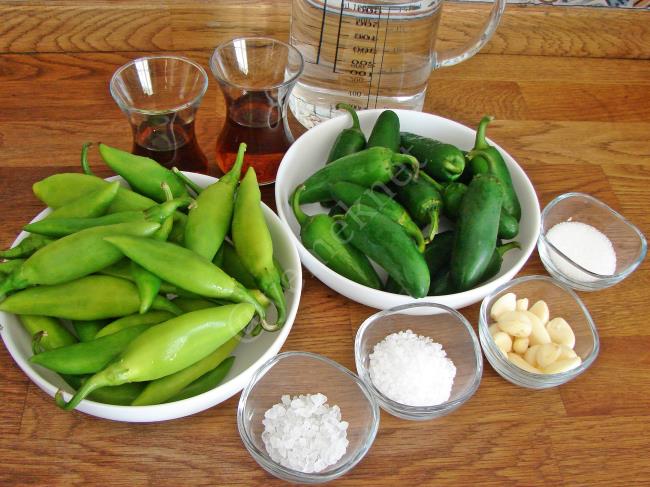 Kaynar Suyla Acı Biber Turşusu - Yapılışı (1/16) 