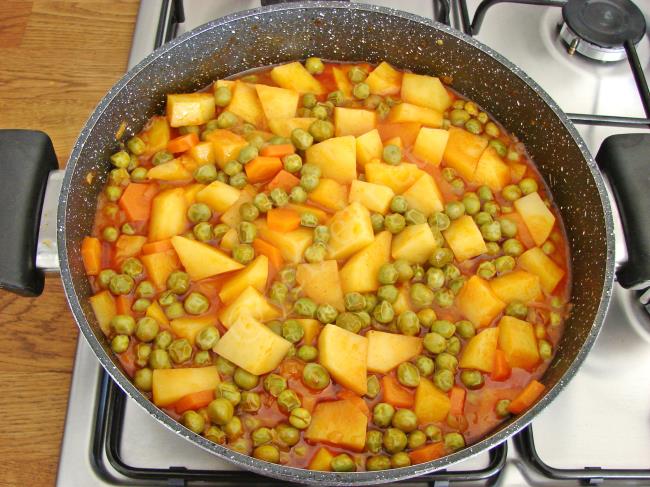 Patatesli Bezelye Yemeği - Yapılışı (10/12) 