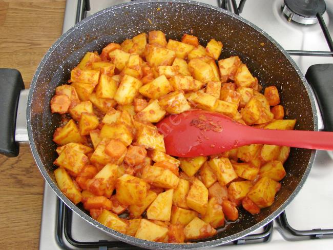 Patatesli Bezelye Yemeği - Yapılışı (7/12) 