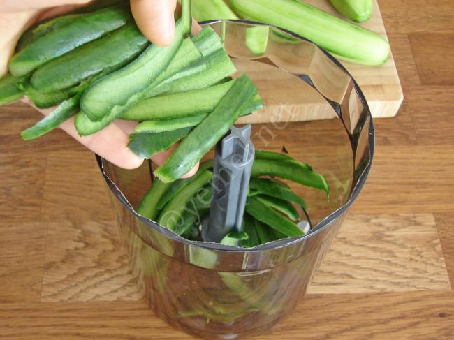 Salatalık Salatası - Yapılışı (3/12) 