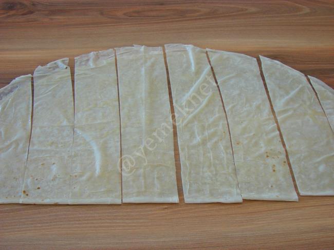 Muska Böreği - Yapılışı (7/16) 