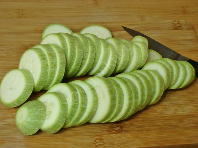 Fırında Domatesli Kabak - Yapılışı (2/12) 