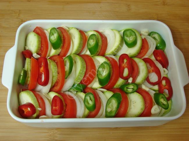 Fırında Domatesli Kabak - Yapılışı (6/12) 