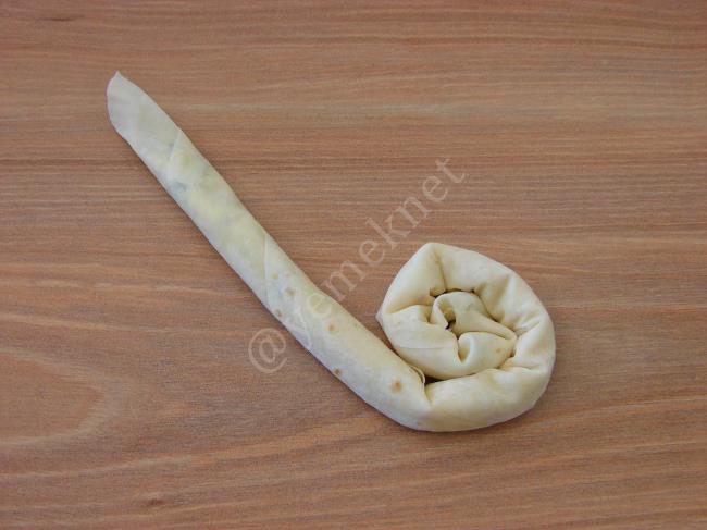 Gül Böreği - Yapılışı (10/16) 