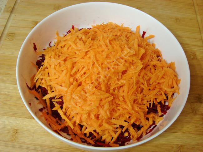 Havuçlu Pancar Salatası - Yapılışı (3/8) 